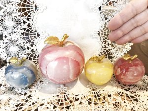 一番右のりんごです。