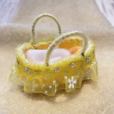 エケコ人形用小物　赤ちゃんが欲しい?おくるみベッド　黄【小物のみの価格】