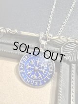 心が迷わないように！進むべき道を示す★ヴァイキングコンパス ペンダント大ブルー 聖なるルーン文字〜Vegvisir〜