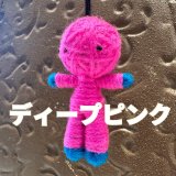 ディープピンク◎健康祈願のお靴を履いたハッピードール（ブドゥー人形）◎厄を食べて幸運を招くお守り◎