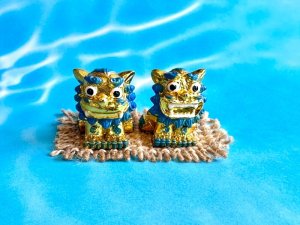 画像1: 沖縄伝統の守り神 魔除けのシンボルシーサー ペア置物 小　金青