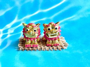 画像1: 沖縄伝統の守り神 魔除けのシンボルシーサー ペア置物 小　金ピンク