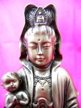 降りかかる厄を祓い慈愛の心で子を育む慈母観音像　