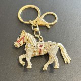 成功と躍進の象徴！商売繫盛・出世・あらゆる勝負事のお守り【馬】クリアジルコニアキーホルダー【2026年の干支】