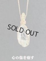 あなたの名前を基に仕上げるスピリチュアルネックレス〜ヒマラヤ水晶 ポイントネックレス&心の傷に働きかけるクローライト・イン・クォーツ&ペリドット