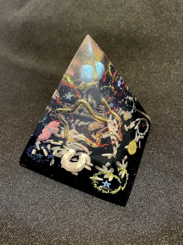 画像1: 波動を高めるスピリチュアルピラミッド☆願望を叶える力を持つ星Black