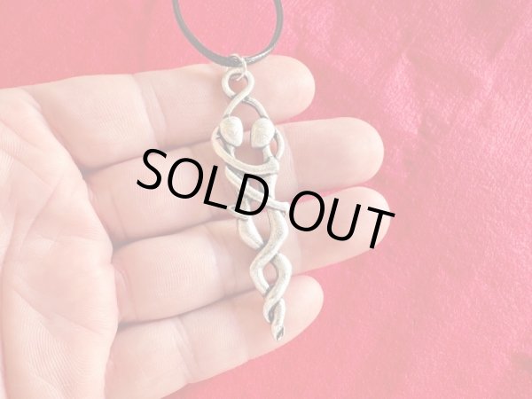 画像4: 愛が溢れる魔術ペンダント　エンブレイス (4)