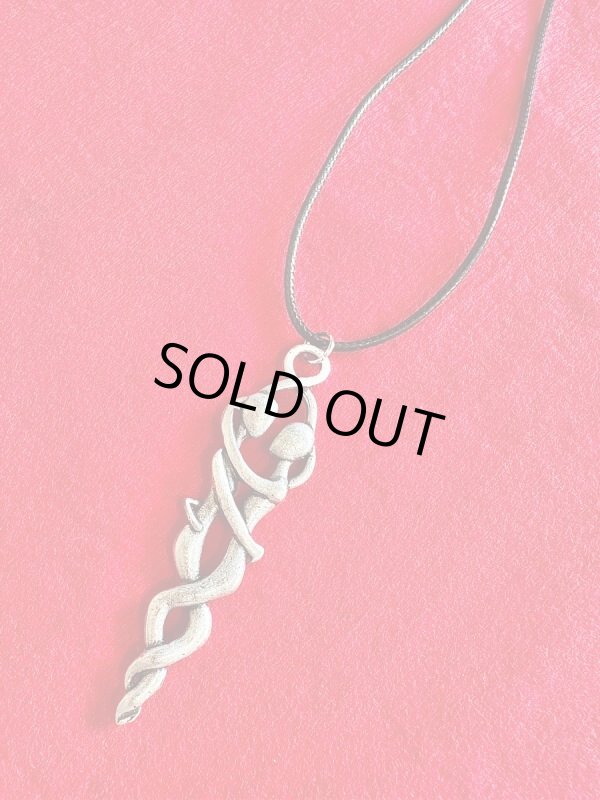 画像2: 愛が溢れる魔術ペンダント　エンブレイス (2)