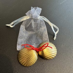 画像: 占い２枚貝（ポーチ付き）