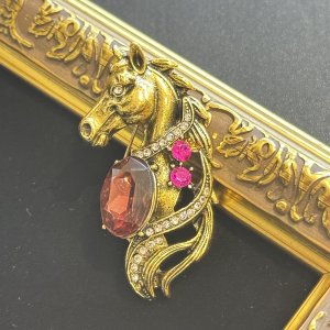 画像: 豊かさ・成功・富を得る力が飛躍！ 黄金馬ブローチ【2026年の干支】