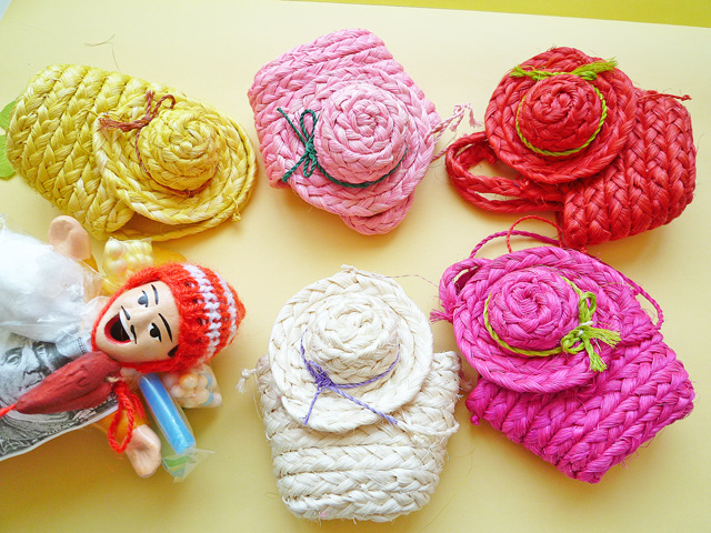 画像: 【限定】エケコ人形用ミニチュア小物　麦わら帽子つきお買い物バッグ♪（小物のみの価格）