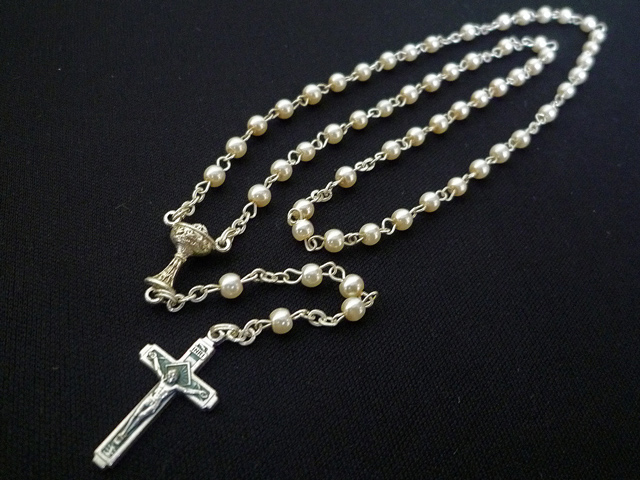 画像: 【限定】聖なる十字架 愛の祈りロザリオ ケース付き pearl（お祈り用）