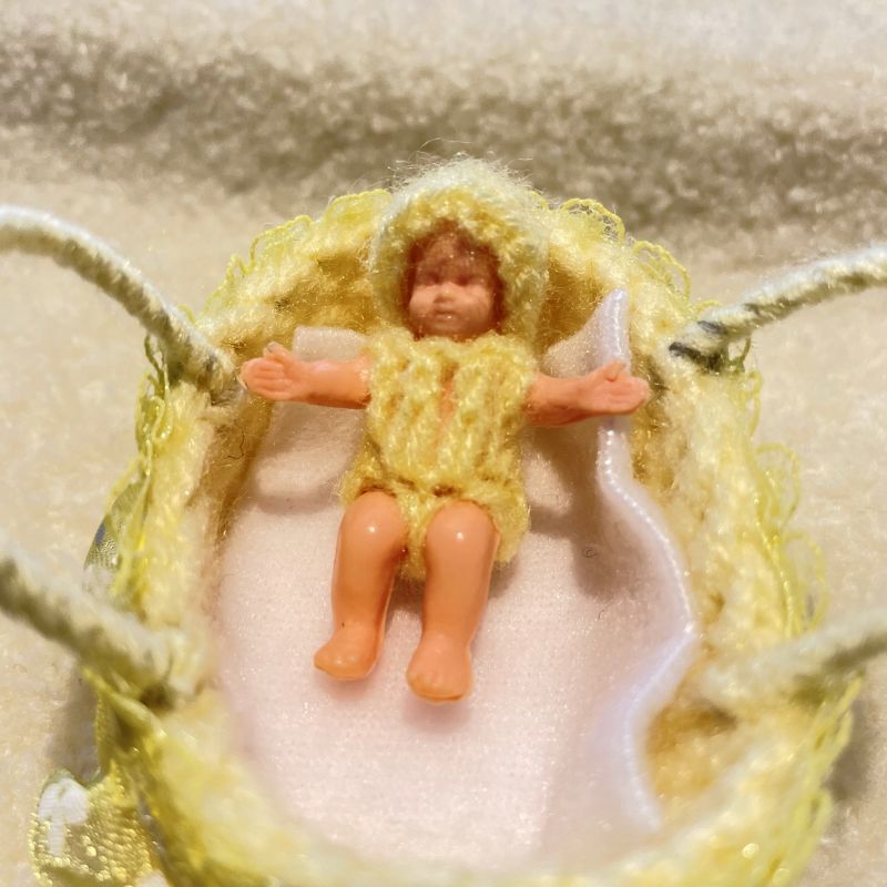 画像: エケコ人形用小物　赤ちゃんが欲しい❤おくるみベッド　黄【小物のみの価格】
