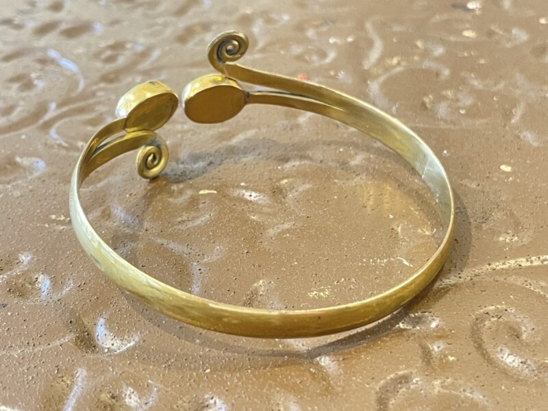 画像: 金運と災い除け！ゴールドメタルバングル☆ブラックオニキス