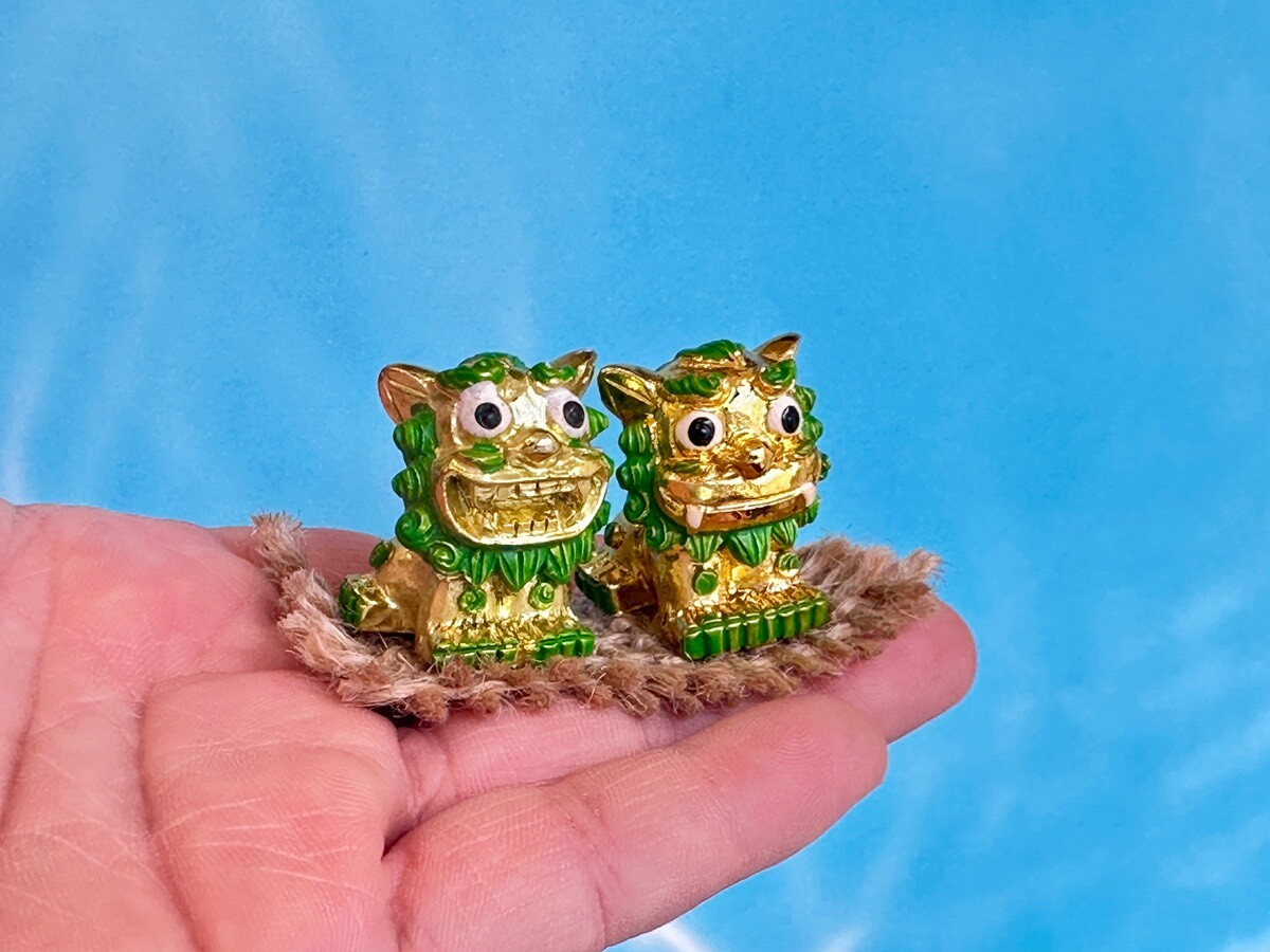 画像2: 沖縄伝統の守り神 魔除けのシンボルシーサー ペア置物 小　金緑 (2)