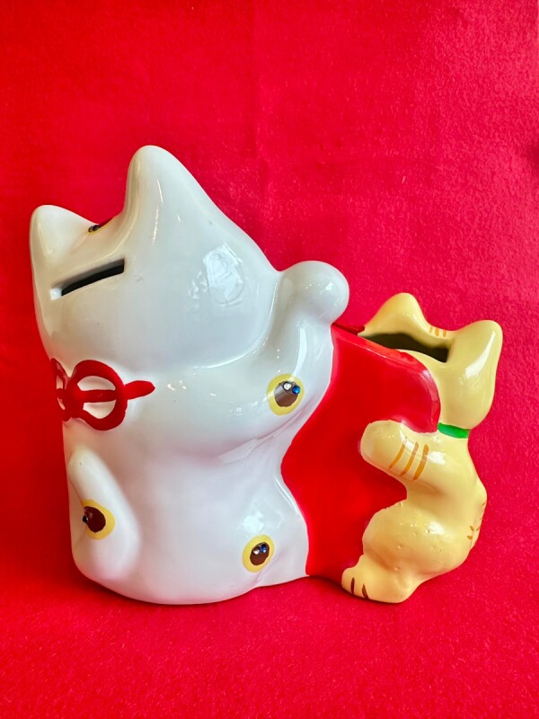 画像: 大当たり！！お金招き猫 宝くじ入れ　天然石付き💍