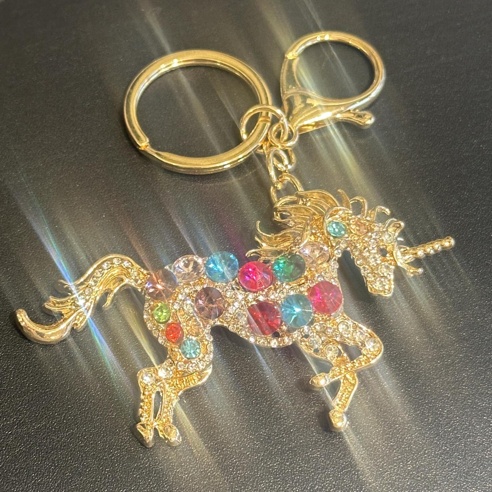画像: 成功と躍進の象徴!商売繫盛・出世・あらゆる勝負事のお守り【馬】カラフルジルコニアキーホルダー【2026年の干支】
