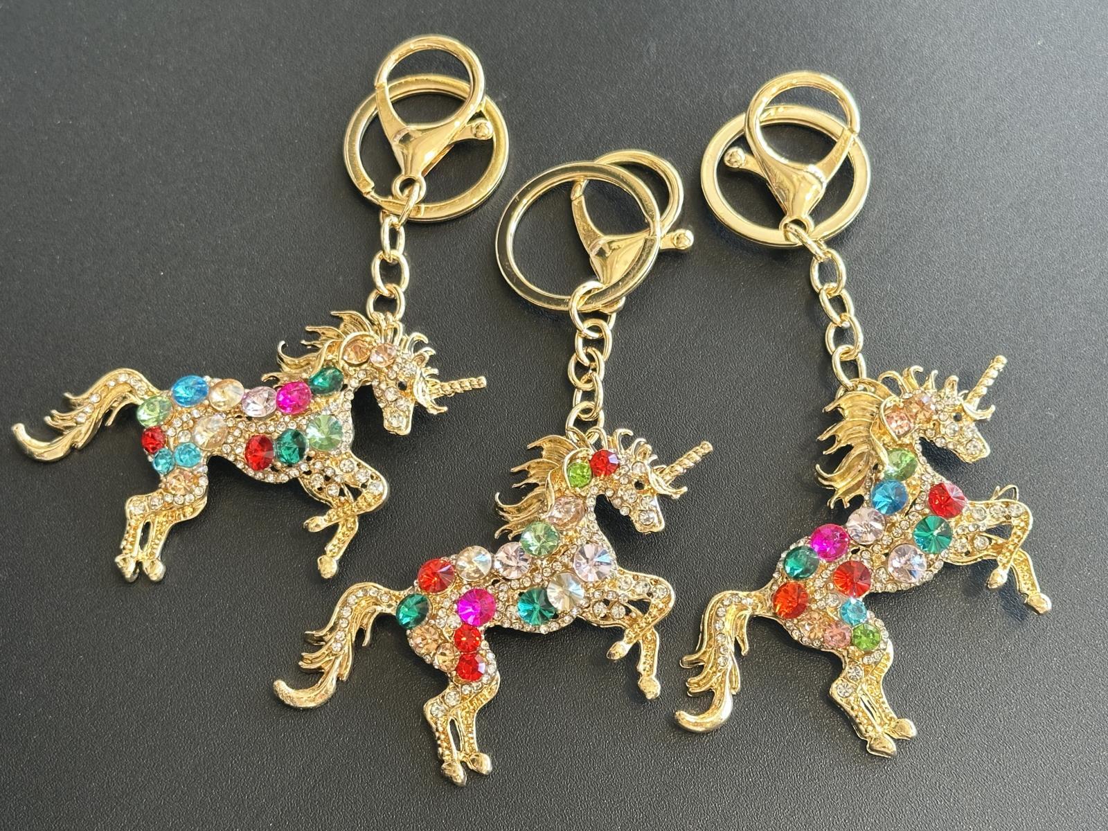 画像2: 成功と躍進の象徴！商売繫盛・出世・あらゆる勝負事のお守り【馬】カラフルジルコニアキーホルダー【2026年の干支】 (2)