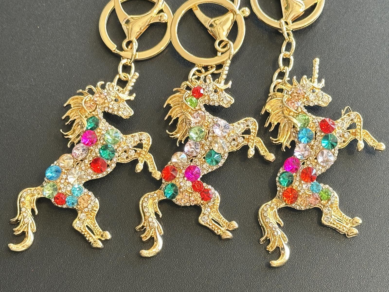 画像3: 成功と躍進の象徴！商売繫盛・出世・あらゆる勝負事のお守り【馬】カラフルジルコニアキーホルダー【2026年の干支】 (3)