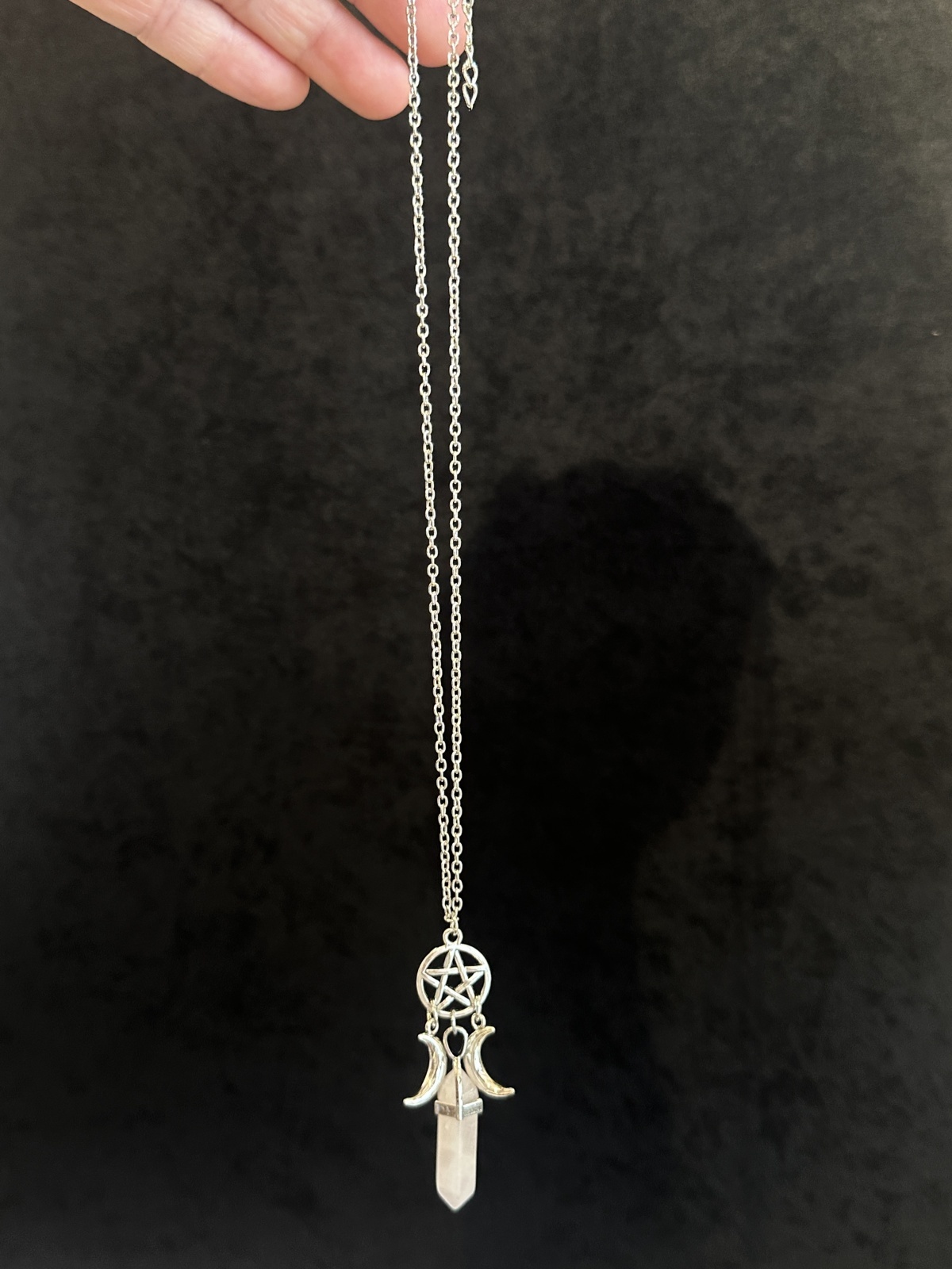 画像2: 強力な3つのパワーが悩み事の答えを導き出す！三日月＆五芒星のペンデュラム・ネックレス愛と美のローズクォーツ (2)