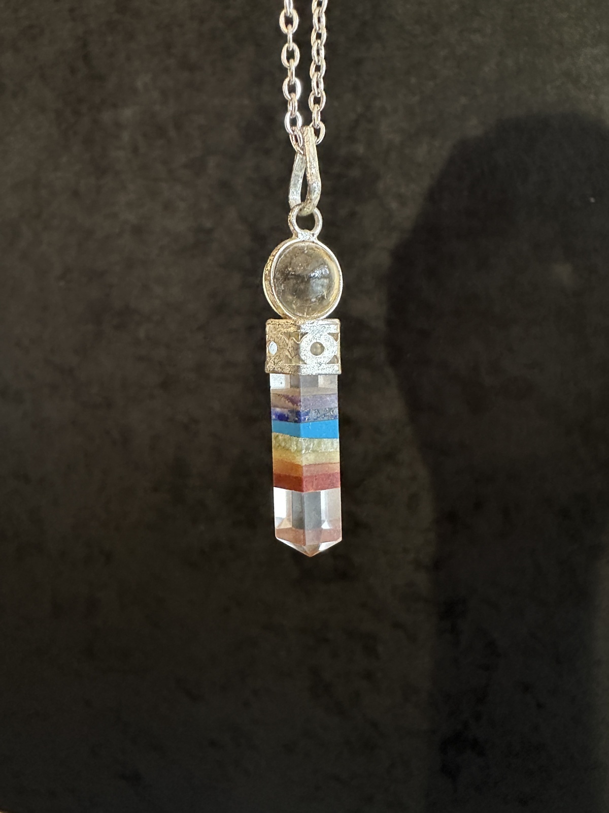 画像3: 悩み事の答えを導き出す！チャクラを活性化し心身のバランスを整える！ 水晶7チャクラ・ペンデュラムネックレス (3)