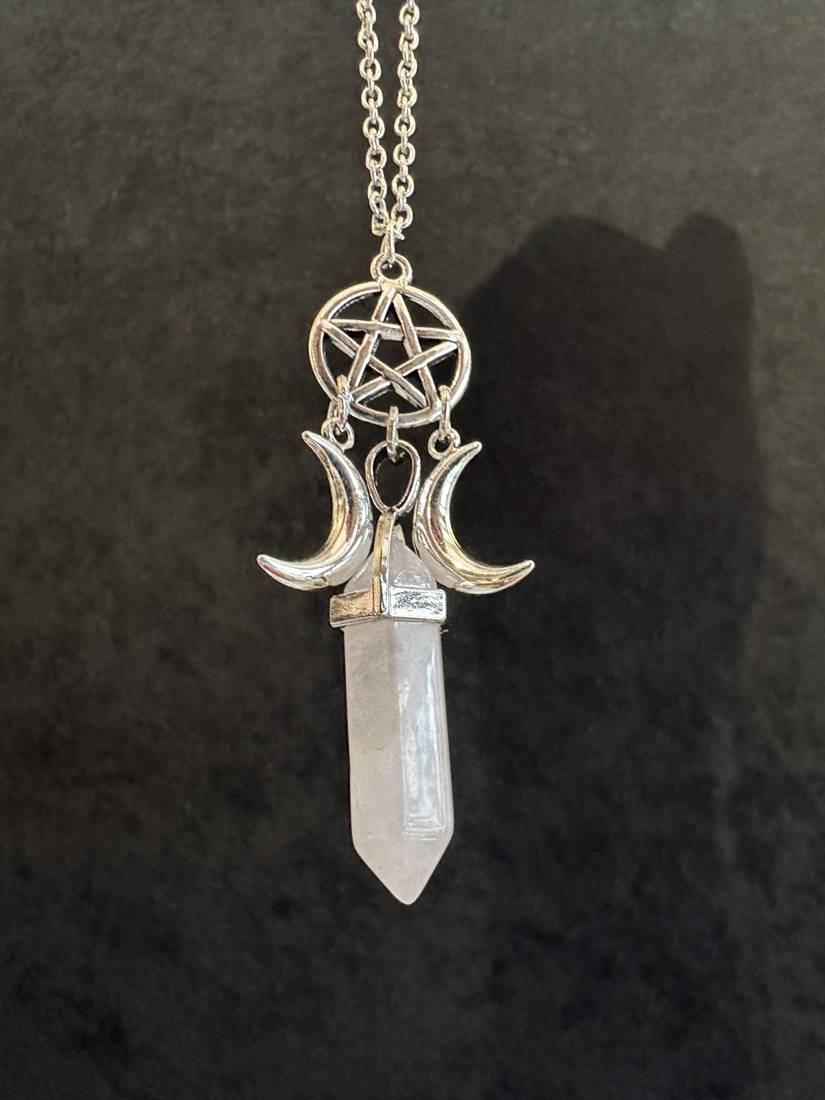 画像6: 強力な3つのパワーが悩み事の答えを導き出す！三日月＆五芒星のペンデュラム・ネックレス愛と美のローズクォーツ (6)