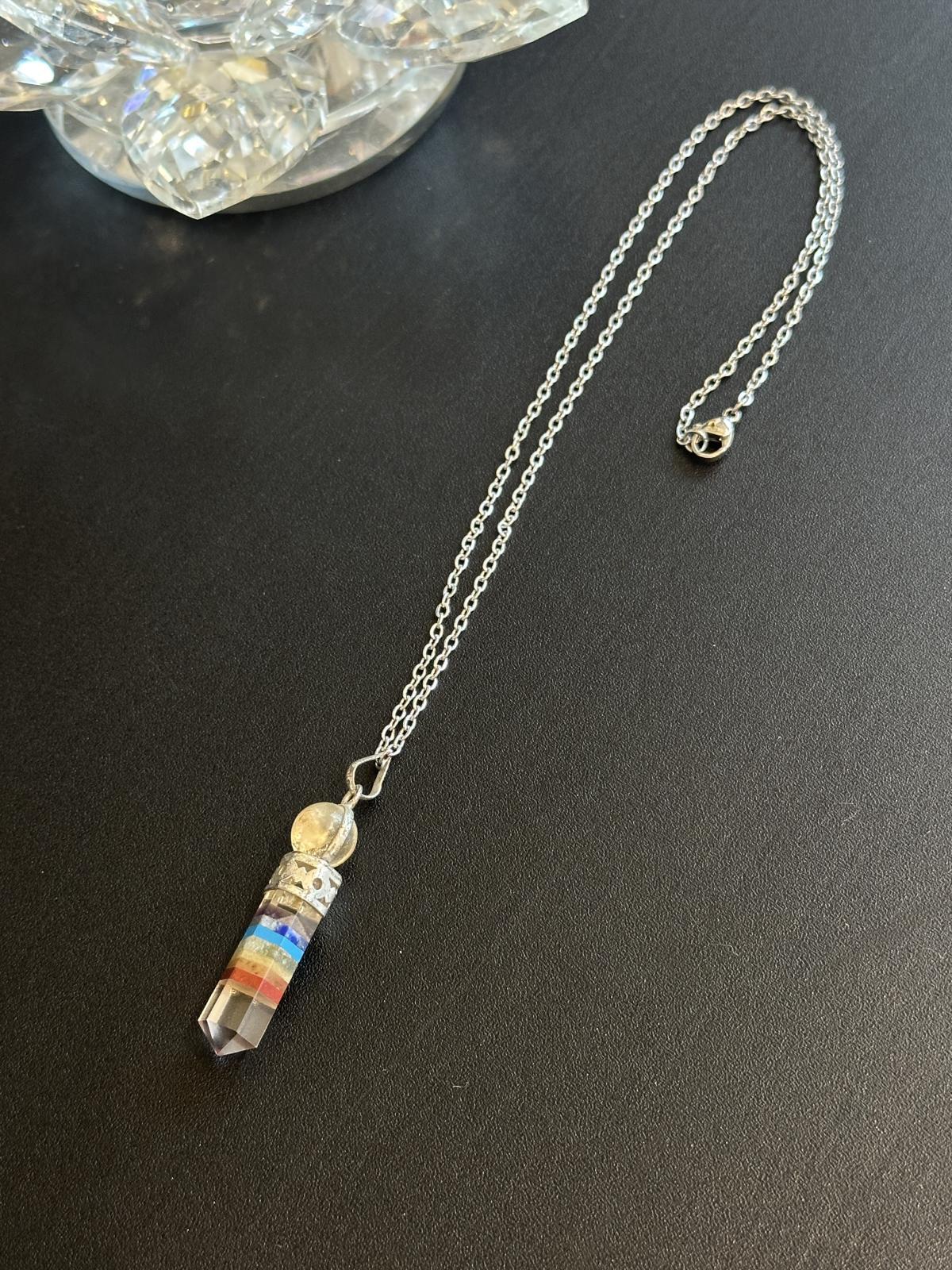 画像9: 悩み事の答えを導き出す！チャクラを活性化し心身のバランスを整える！ 水晶7チャクラ・ペンデュラムネックレス (9)
